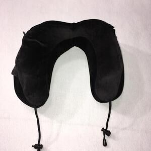 Cabeau S3 Memory Foam Travel Neck Pillow Black  clip